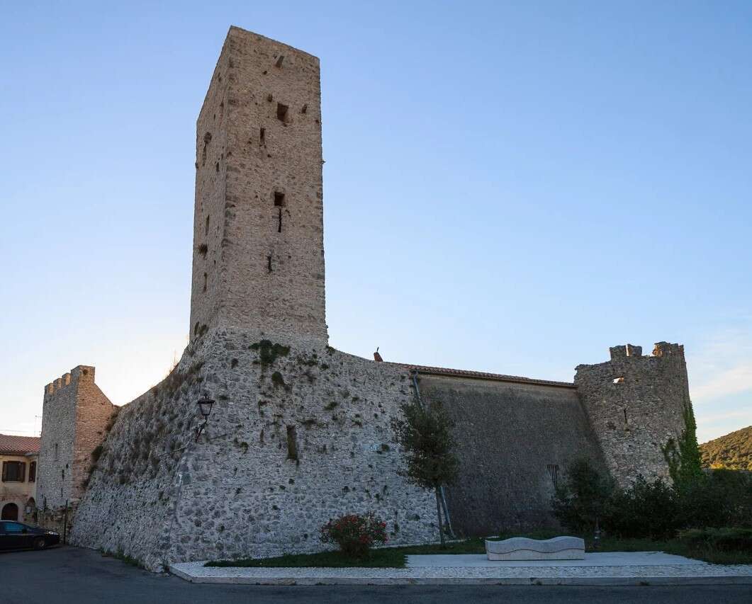 Borgo Medievale e la Torre Civica - Colle San Magno