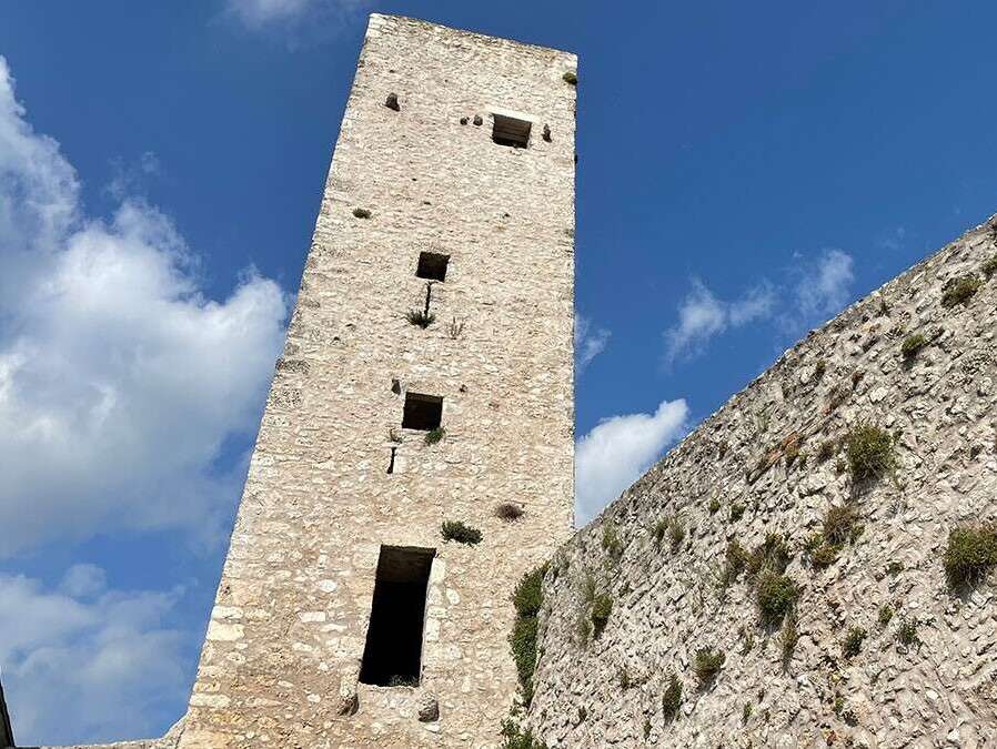 Borgo Medievale e la Torre Civica - Colle San Magno