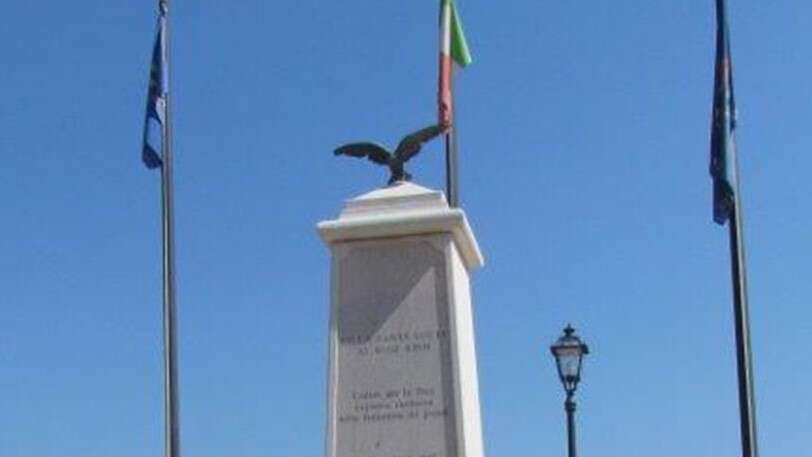 monumento-ai-caduti-villa-santa-lucia