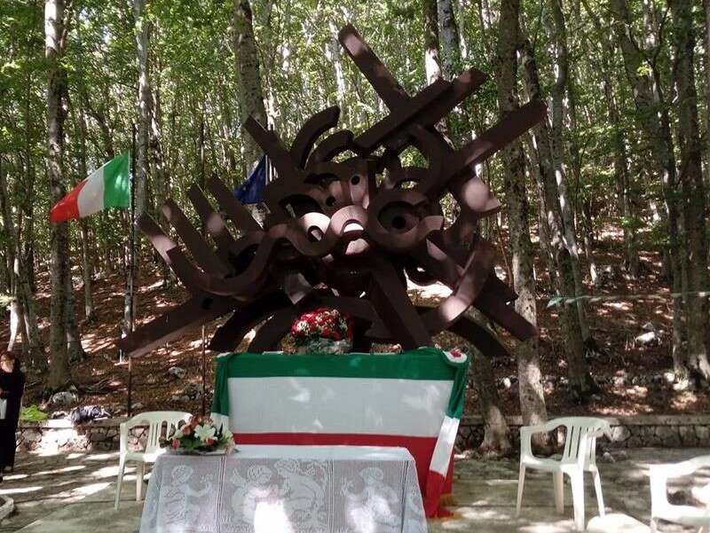 sacrario-dei-martiri-di-colle-lungo-e-monumento-di-umberto-mastroianni-vallerotonda